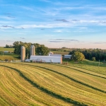 Игровой автомат Bigger Barn House Bonanza с фермерской тематикой